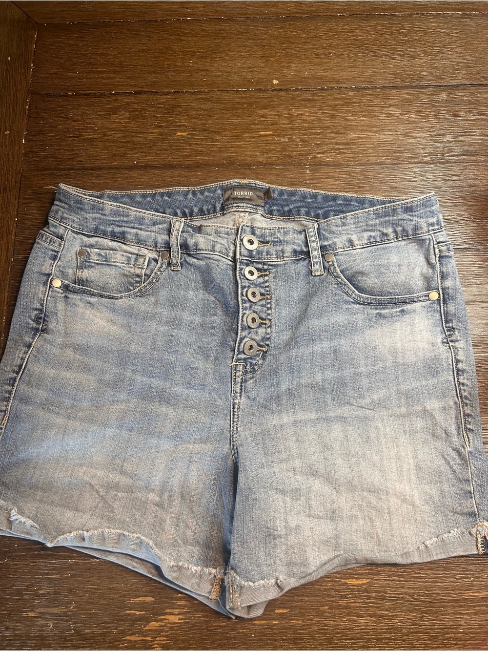 Torrid Jean button up denim shorts size 16